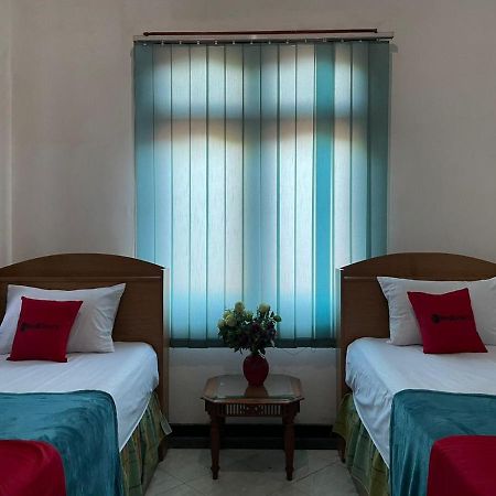 Hotel Reddoorz Syariah @ Karang Pilang Karangpilang Zewnętrze zdjęcie