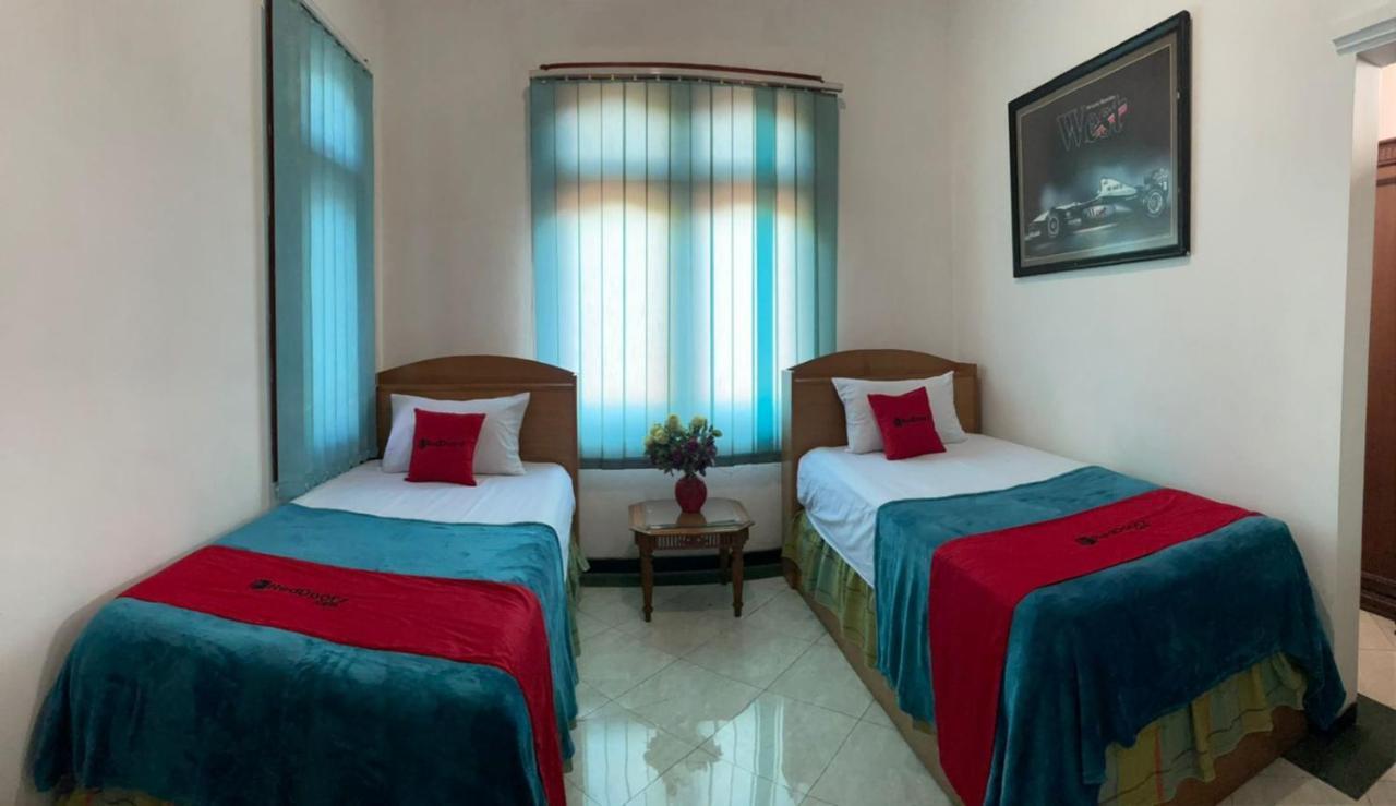 Hotel Reddoorz Syariah @ Karang Pilang Karangpilang Zewnętrze zdjęcie