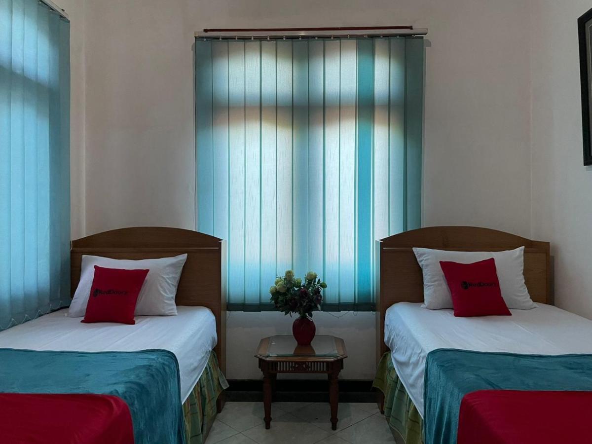 Hotel Reddoorz Syariah @ Karang Pilang Karangpilang Zewnętrze zdjęcie