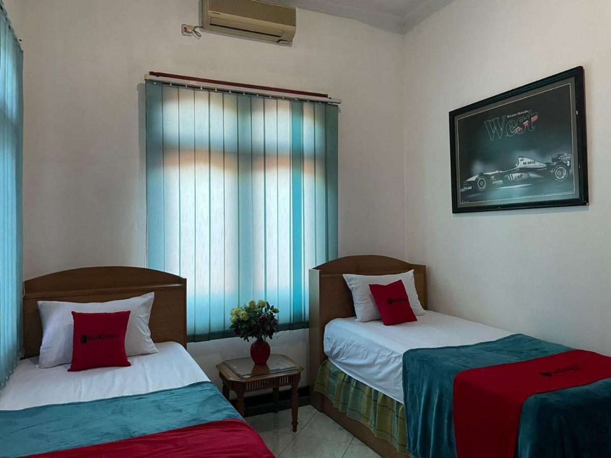 Hotel Reddoorz Syariah @ Karang Pilang Karangpilang Zewnętrze zdjęcie