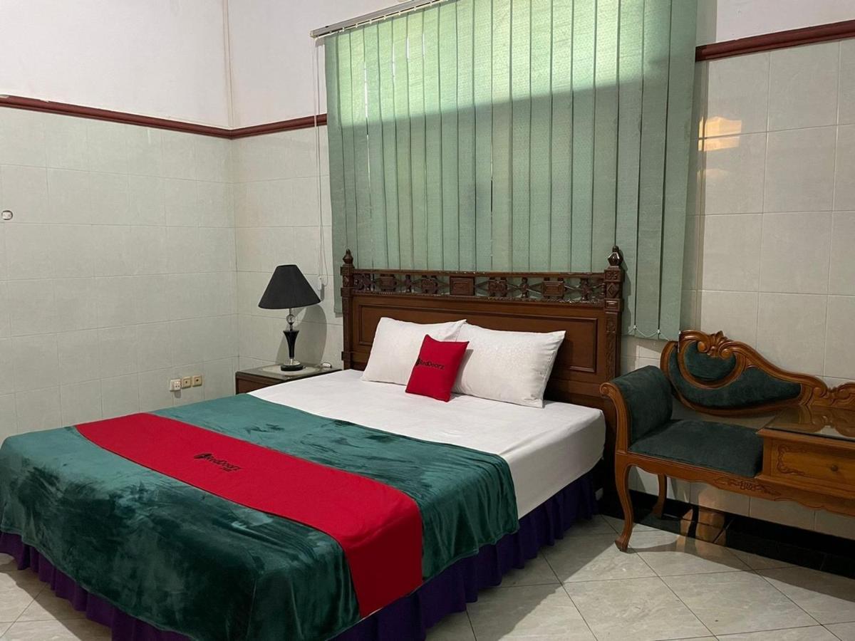 Hotel Reddoorz Syariah @ Karang Pilang Karangpilang Zewnętrze zdjęcie
