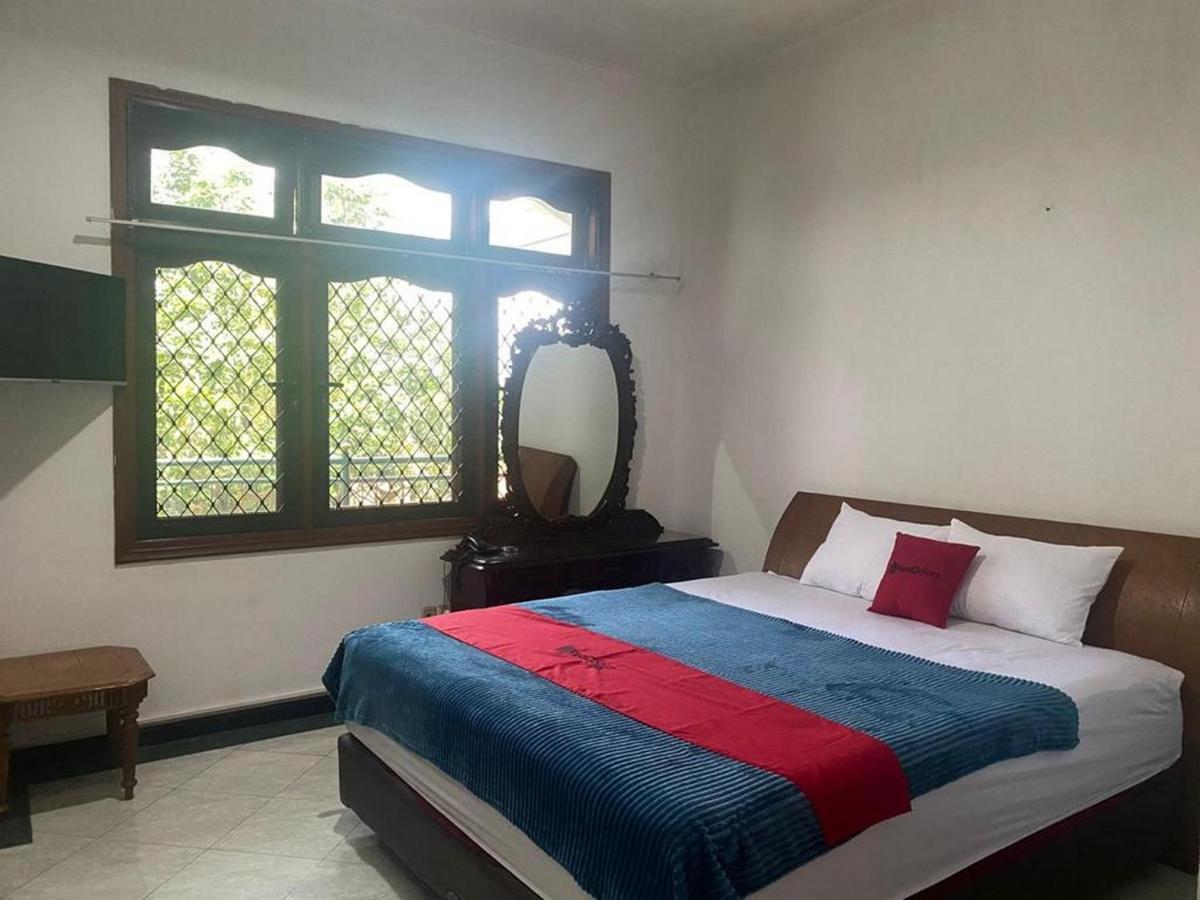 Hotel Reddoorz Syariah @ Karang Pilang Karangpilang Zewnętrze zdjęcie