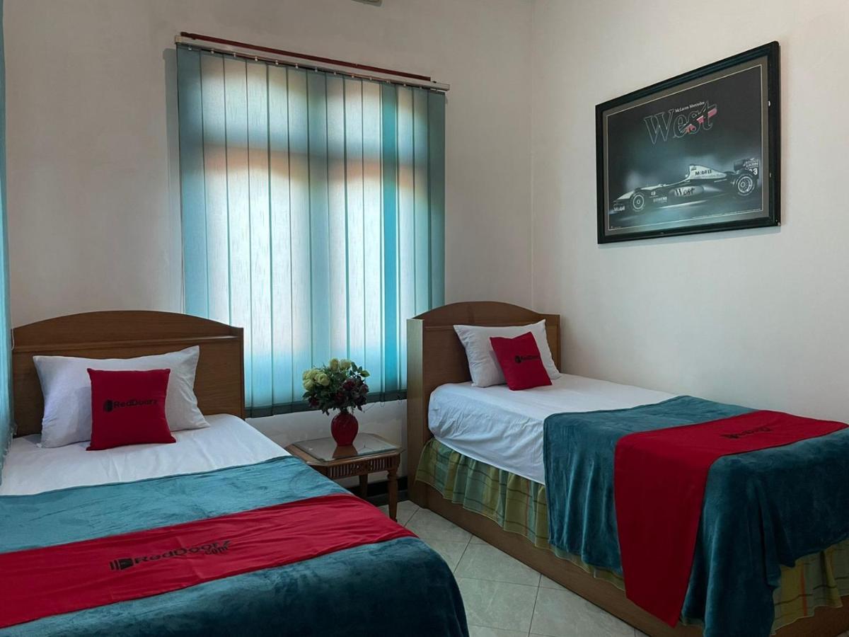 Hotel Reddoorz Syariah @ Karang Pilang Karangpilang Zewnętrze zdjęcie