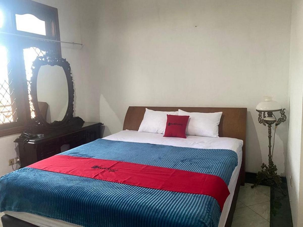 Hotel Reddoorz Syariah @ Karang Pilang Karangpilang Zewnętrze zdjęcie