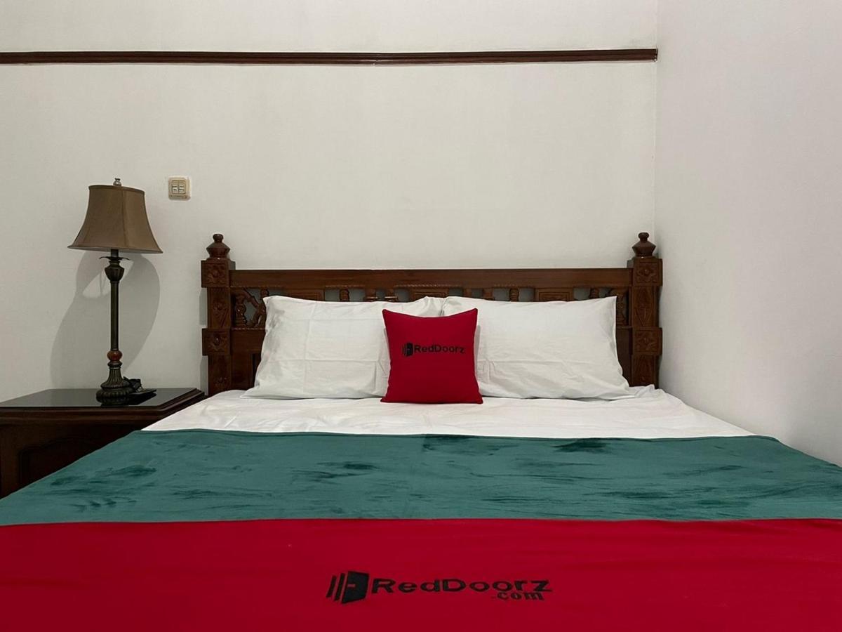 Hotel Reddoorz Syariah @ Karang Pilang Karangpilang Zewnętrze zdjęcie