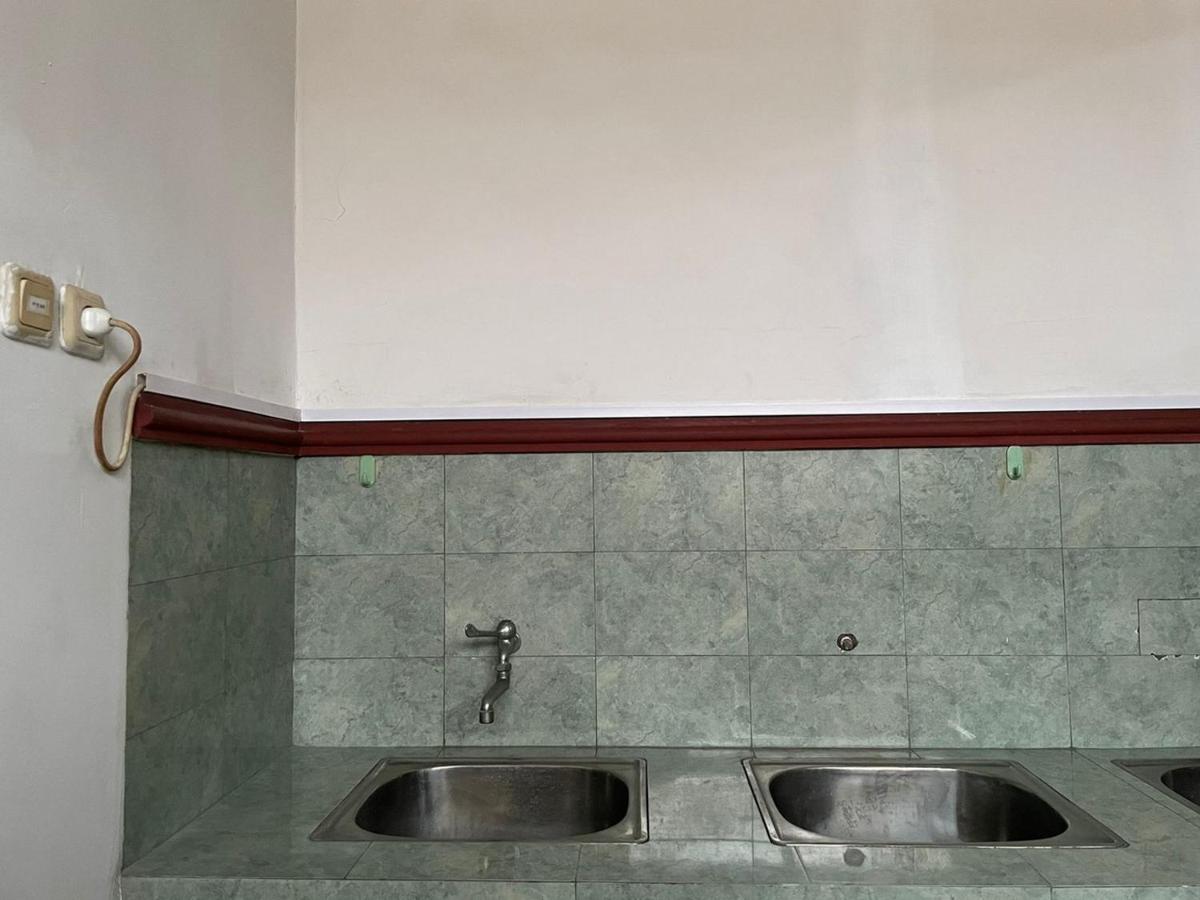 Hotel Reddoorz Syariah @ Karang Pilang Karangpilang Zewnętrze zdjęcie