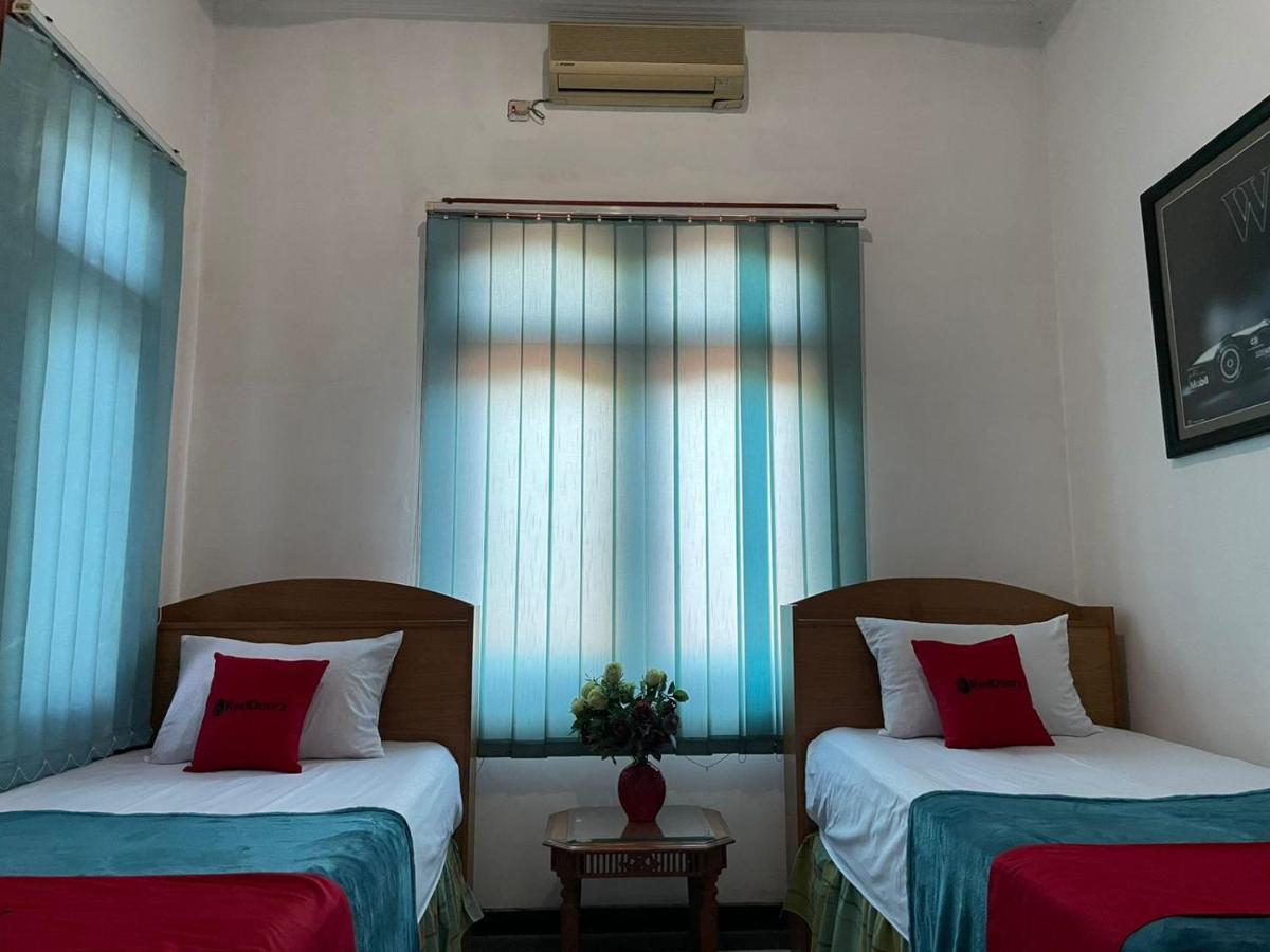 Hotel Reddoorz Syariah @ Karang Pilang Karangpilang Zewnętrze zdjęcie