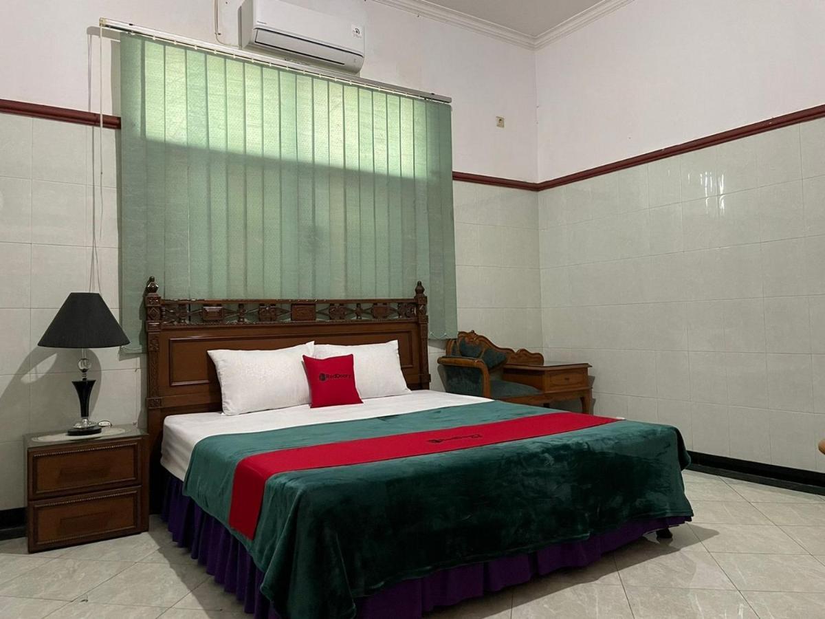 Hotel Reddoorz Syariah @ Karang Pilang Karangpilang Zewnętrze zdjęcie