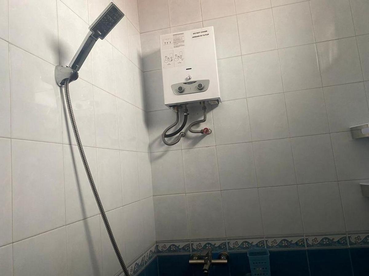 Hotel Reddoorz Syariah @ Karang Pilang Karangpilang Zewnętrze zdjęcie
