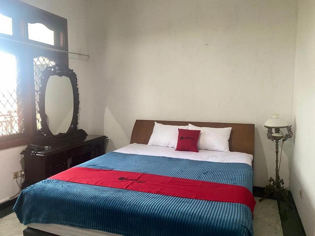 Hotel Reddoorz Syariah @ Karang Pilang Karangpilang Zewnętrze zdjęcie