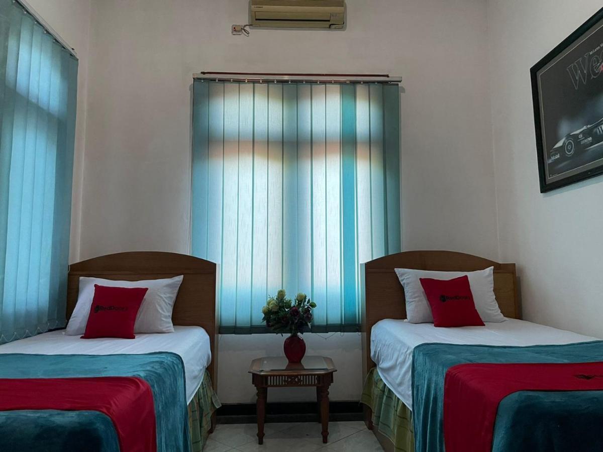 Hotel Reddoorz Syariah @ Karang Pilang Karangpilang Zewnętrze zdjęcie