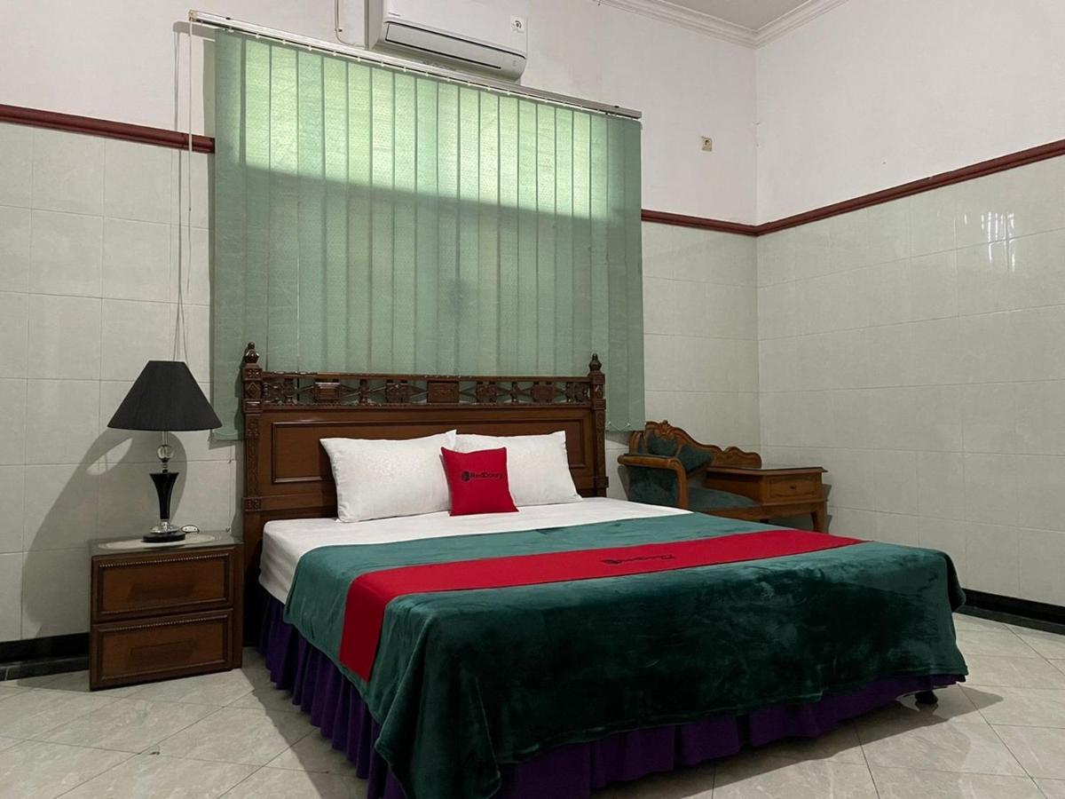 Hotel Reddoorz Syariah @ Karang Pilang Karangpilang Zewnętrze zdjęcie
