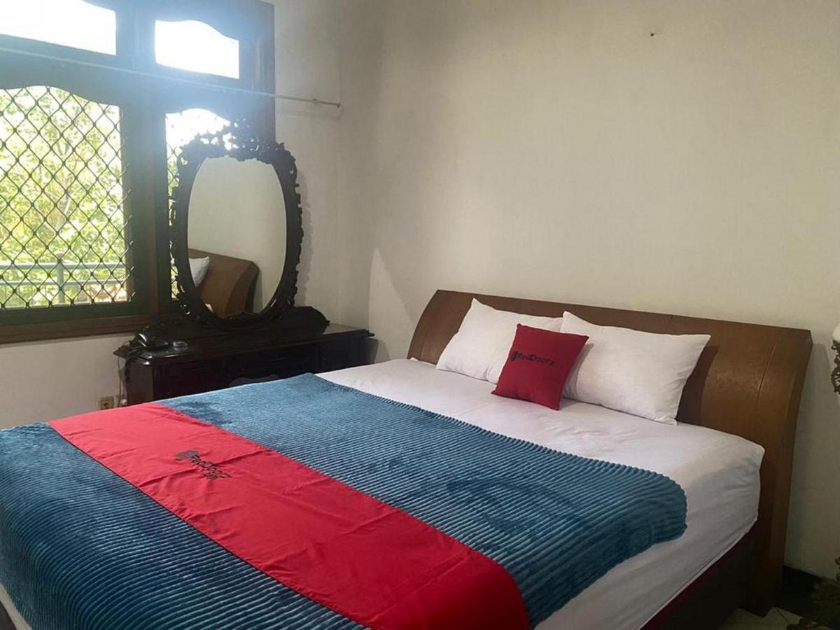 Hotel Reddoorz Syariah @ Karang Pilang Karangpilang Zewnętrze zdjęcie