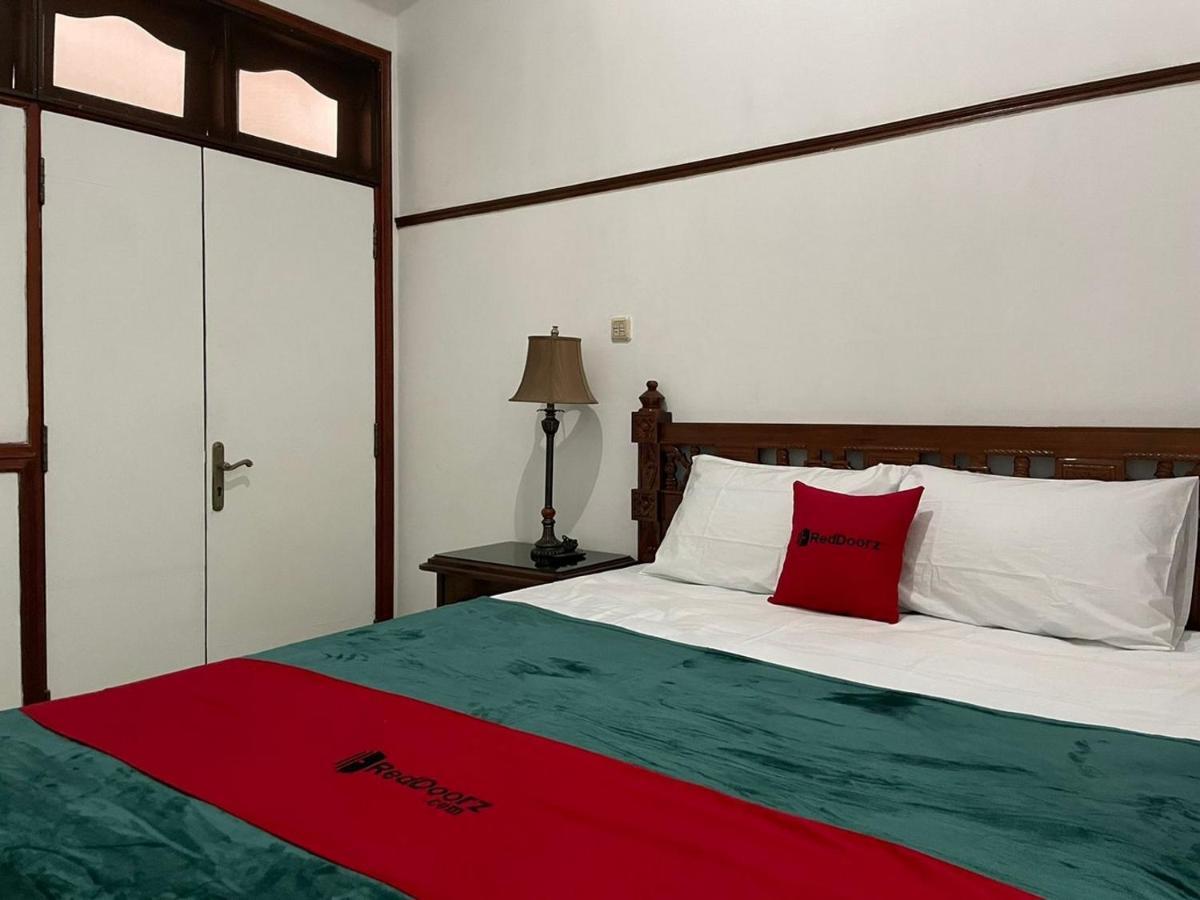 Hotel Reddoorz Syariah @ Karang Pilang Karangpilang Zewnętrze zdjęcie